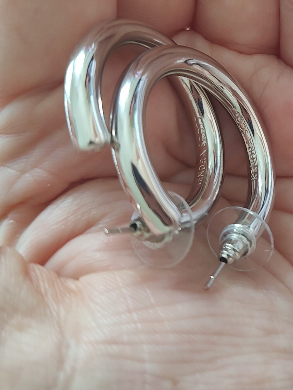 Kendra Scott Colette Hoops - Picture 3 of 6